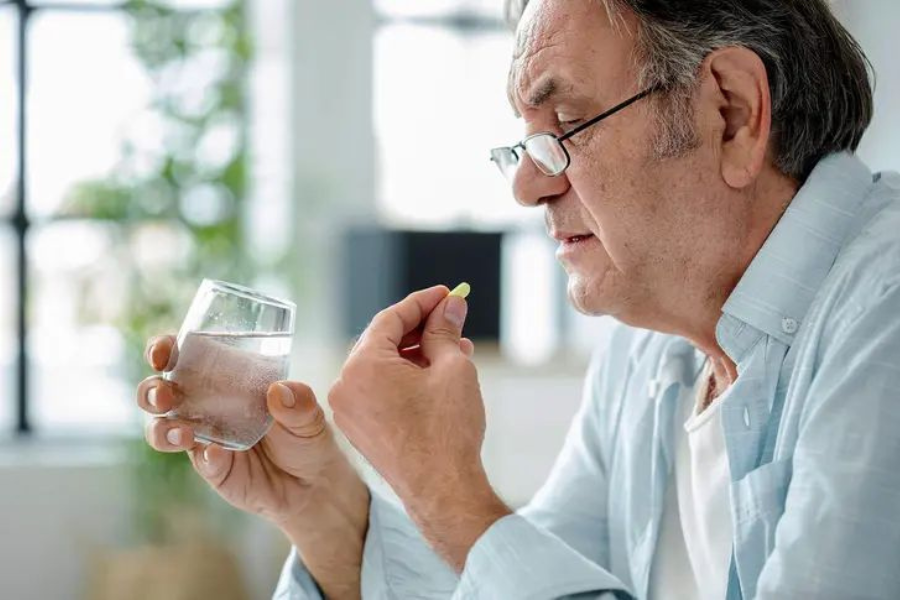 saatnya dukung nutrisi untuk usia lanjut bersama redmed pharmacy