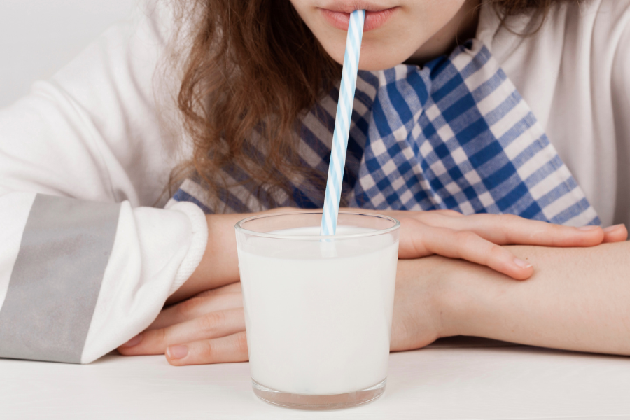 berapa jeda waktu minum susu setelah obat